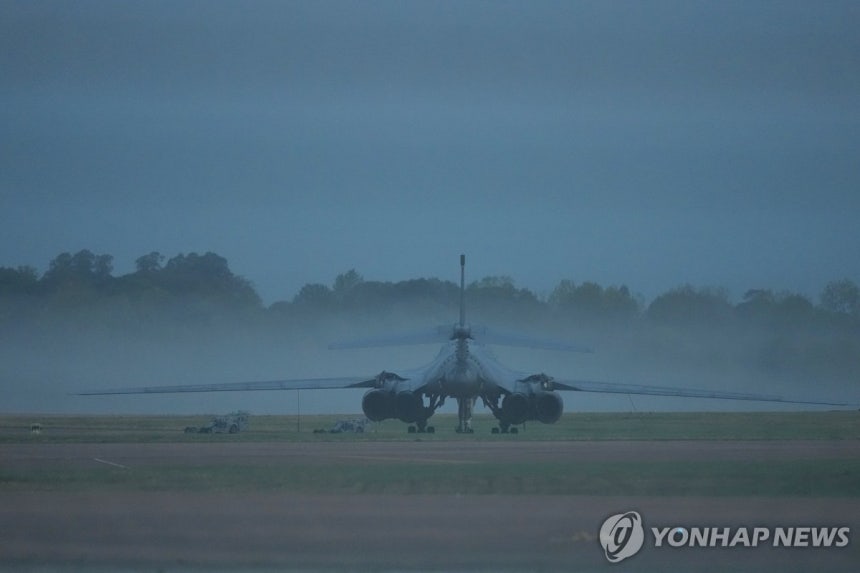 영국 페어퍼드 공군기지의 미군 B-1 폭격기
[AP=연합뉴스. 재판매 및 DB 금지]