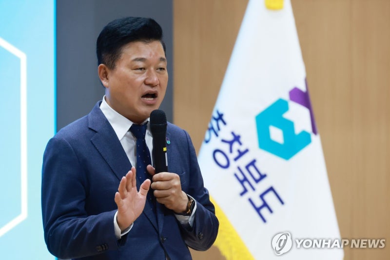 [속보] 경찰, <b>신용한</b> 충북도지사 <b>집무실 압수수색</b>