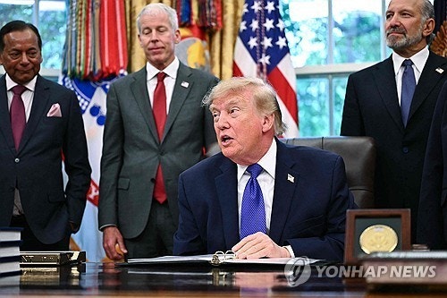 <b>트럼프</b> "中에 <b>무기판매</b>, 좋은 생각이지만 시진핑과 논의 안해"