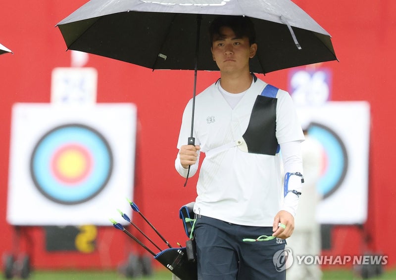 [아시안게임] 한국 <b>양궁</b> 첫 <b>탈락</b>자는 <b>김제덕</b>…남자 개인 <b>16강</b>서 인도에 ...