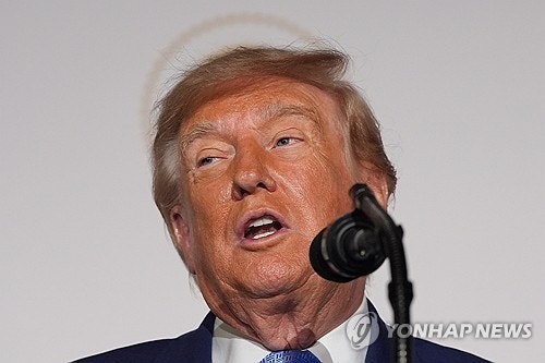 <b>트럼프</b> "중간선거후 對<b>이란 폭격</b> 강화 가능"…또 '전멸' 위협