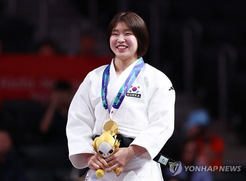 [아시안게임] 독립운동가 후손 재일교포 <b>허미미</b>, 여자 유도 57급 금메...