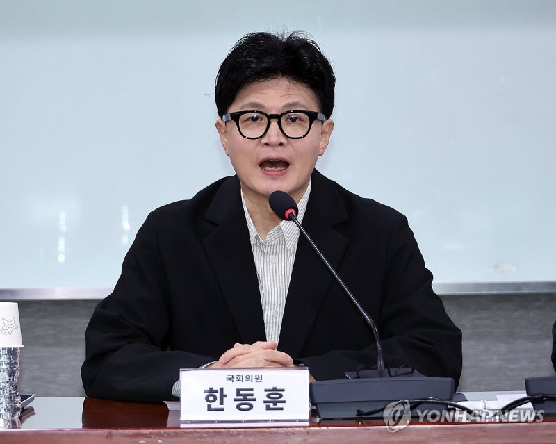與 "노무현에 무릎 꿇고 사과하라"…한동훈 "고발해보라"