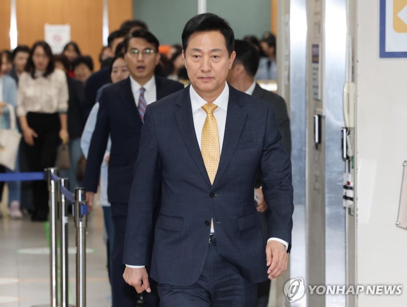 '여론조사비 대납 혐의' <b>오세훈</b> 2심서 징역 1년6개월 구형돼