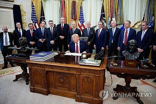 한국의 대미투자 프로젝트 발표하는 트럼프 [UPI=연합뉴스.재판매 및 DB 금지]