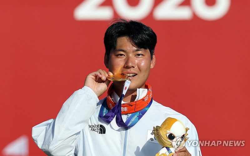[아시안게임] <b>이우석</b> "아직 한국 양궁 강하다는 것 보여주고 싶었죠"
