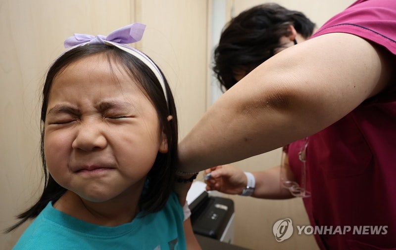 <b>독감</b> 유행 3주 빨라졌다…서울시 "고위험군 <b>예방접종</b> 서둘러야"