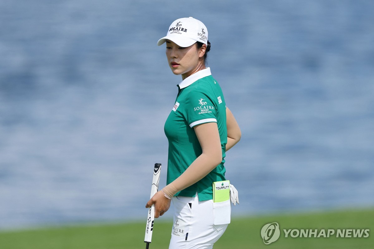 <b>윤이나</b>, 티샷 실수 한번에 <b>LPGA</b> 첫승 무산…롯데 챔피언십 2위