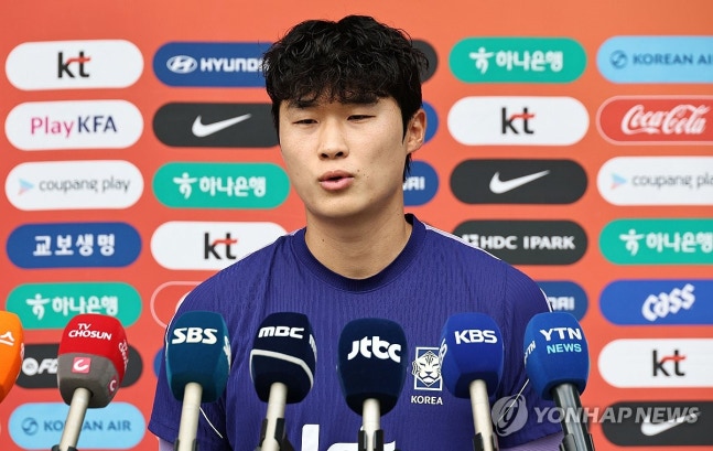 기자회견 갖는 김태현(천안=연합뉴스) 김인철 기자 = 한국 축구대표팀 김태현이 우즈베키스탄과의 경기를 하루 앞두고 5일 충남 천안시 코리아풋볼파크에서 기자회견을 하고 있다. 2026.10.5 yatoya@yna.co.kr