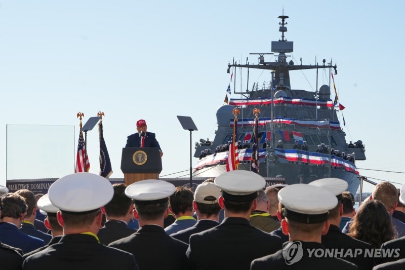 <b>트럼프</b> "한국에 <b>관세</b> 낮추려면 <b>대가</b> 지불해야 한다고 말해"