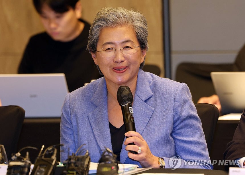 발언하는 리사 수 AMD 회장
(서울=연합뉴스) 서명곤 기자 = 리사 수 AMD 회장 겸 최고경영자(CEO)가  7일 서울 종로구 포시즌스호텔에서 열린 AI반도체 기업 라운드테이블에서 발언을 하고 있다. 2026.1