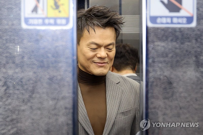 <b>박진영</b>, <b>문체위 국정감사</b> 자진 출석