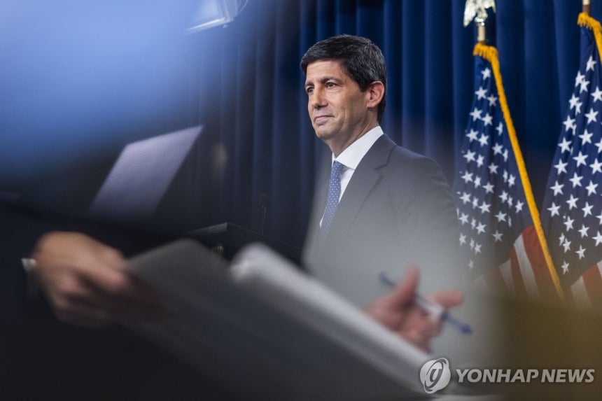 지난 9월 16일(현지시간) 연방공개시장위원회(FOMC) 후 기자회견하는 케빈 워시 연준 의장 [EPA=연합뉴스 자료사진.재판매 및 DB 금지]