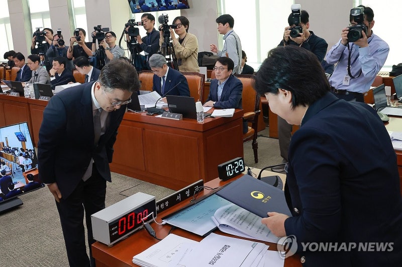 與 "<b>한동훈</b> 자료유출 조사해야"…국힘 "이화영 석방요구 청구서"