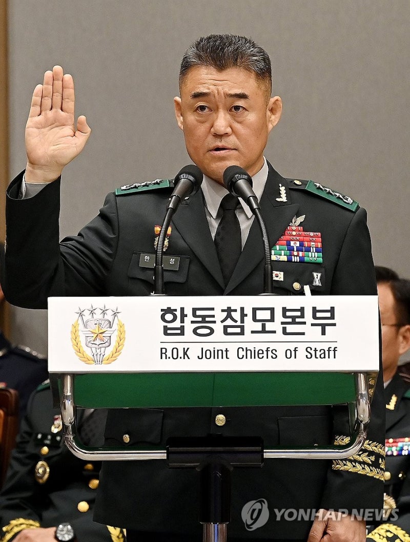 <b>증인 선서</b>하는 <b>한기성</b> 전 육군 제1군단장