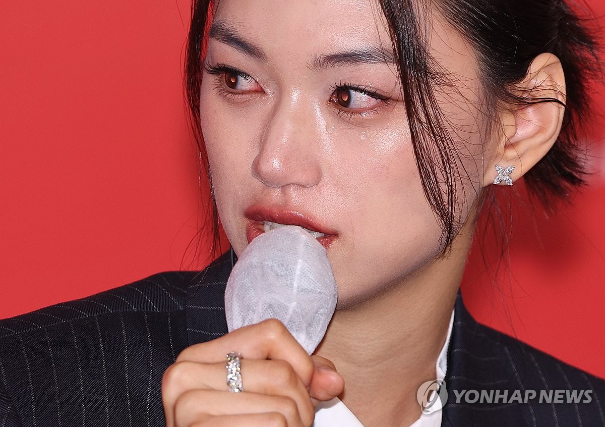 눈물 흘리는 <b>김도연</b>