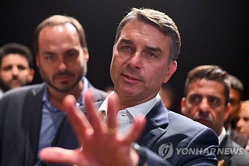브라질 대선 1차 투표서 1위를 차지한 플라비우 보우소나루 상원의원 [EPA=연합뉴스]