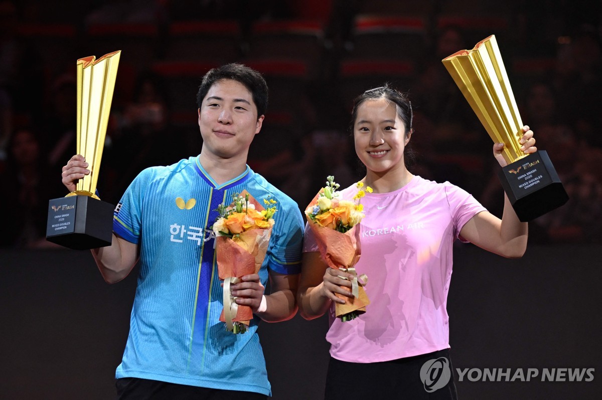 <b>신유빈</b>-<b>임종훈</b>, WTT 중국 스매시 혼합복식 <b>우승</b>