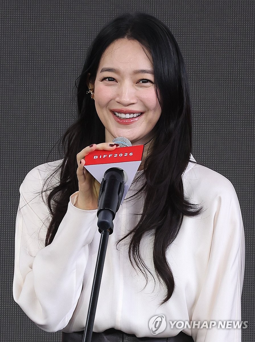 <b>부산영화제</b> 찾은 <b>신민아</b>