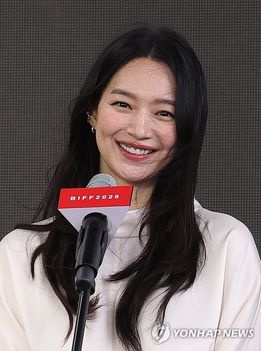 <b>부산영화제</b> 찾은 <b>신민아</b>