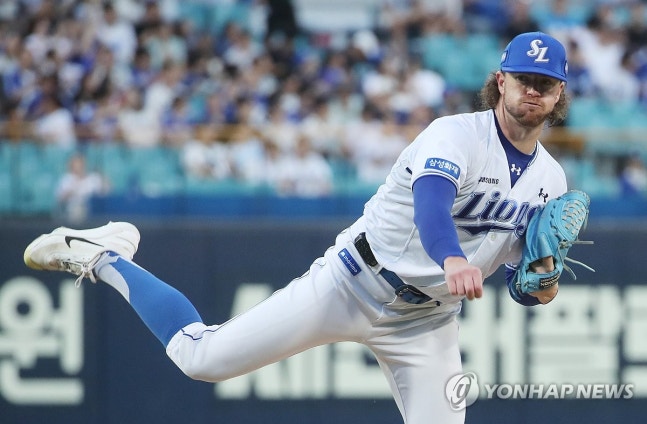 역투하는 삼성 페덱(대구=연합뉴스) 김현태 기자 = 18일 대구 삼성라이온즈파크에서 열린 2026 신한 SOL뱅크 KBO리그 SSG 랜더스와 삼성 라이온즈의 경기. 1회 초 삼성 선발투수 페덱이 역투하고 있다. 2026.8.18 mtkht@yna.co.kr