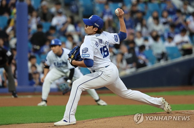 역투하는 원태인(대구=연합뉴스) 윤관식 기자 = 9일 대구 삼성라이온즈파크에서 열린 2026 신한 SOL뱅크 KBO리그 kt 위즈와 삼성 라이온즈 경기. 1회초 삼성 선발 원태인이 역투하고 있다. 2026.9.9 psik@yna.co.kr