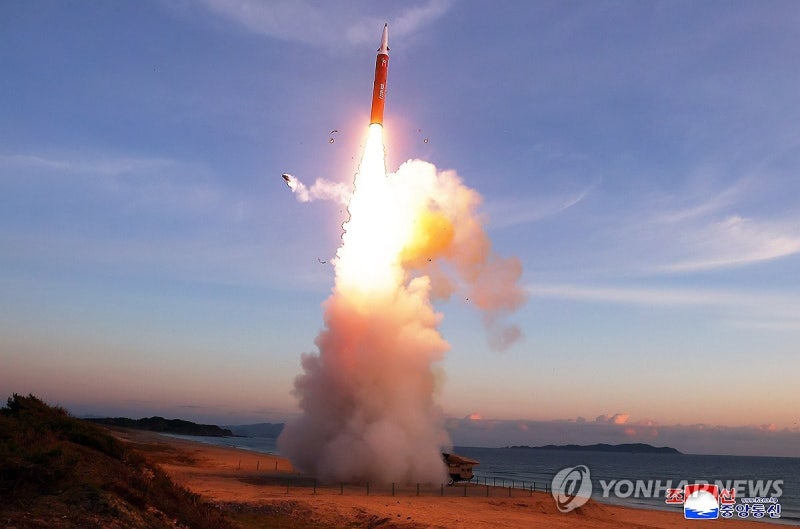 軍 "北, 동해상으로 미상 <b>발사</b>체 <b>발사</b>"…<b>탄도미사일</b>이면 9일만