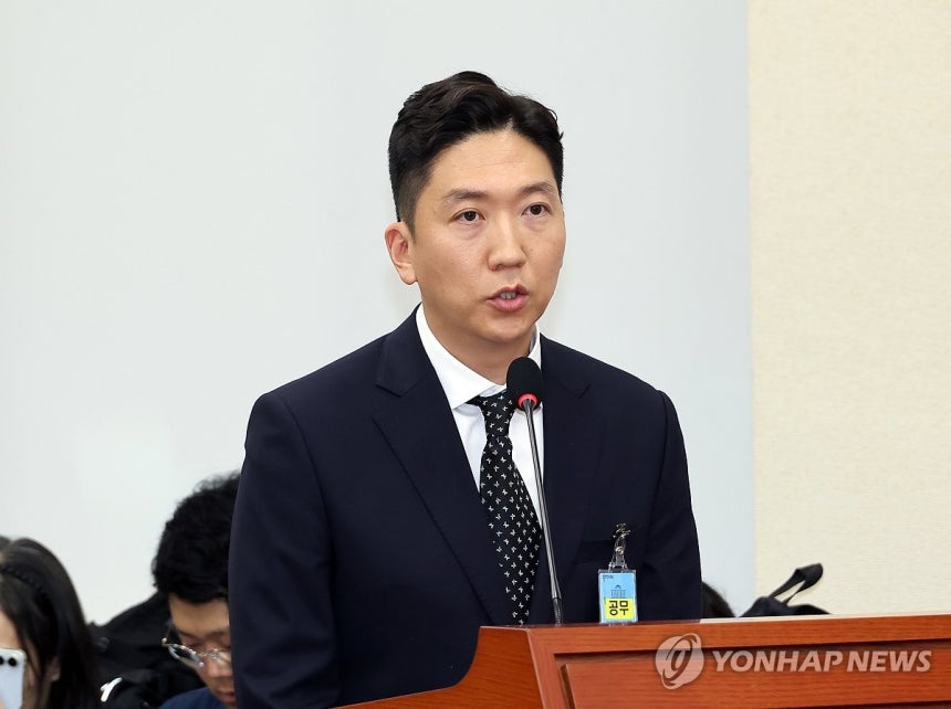 국감 답변하는 최재호 토스플레이스 대표 (서울=연합뉴스) 배재만 기자 = 최재호 토스플레이스 대표가 12일 국회에서 열린 정무위원회 국정감사에서 위원 질의에 답하고 있다.2026.10.12.