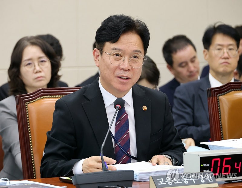 노동장관 "정년연장 연내 처리돼야…정부안 조속히 제시"