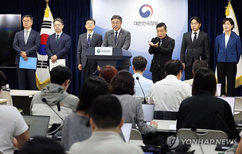 2차 중앙행정기관 <b>이전</b> 세부계획 <b>발표</b>하는 <b>윤호중</b> 장관