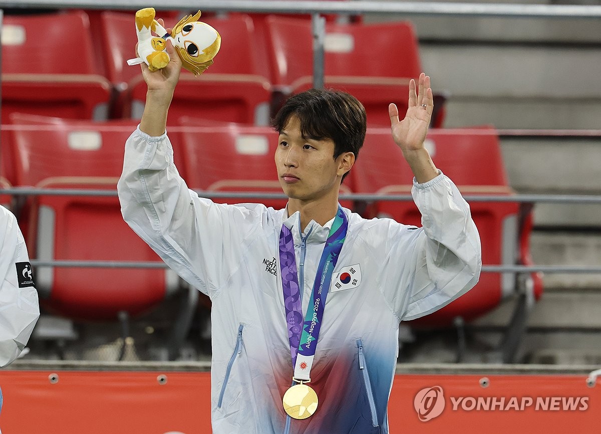 'AG금메달' <b>엄지성</b>, 영국서 <b>인종차별</b> 피해…경기중단·경찰 수사