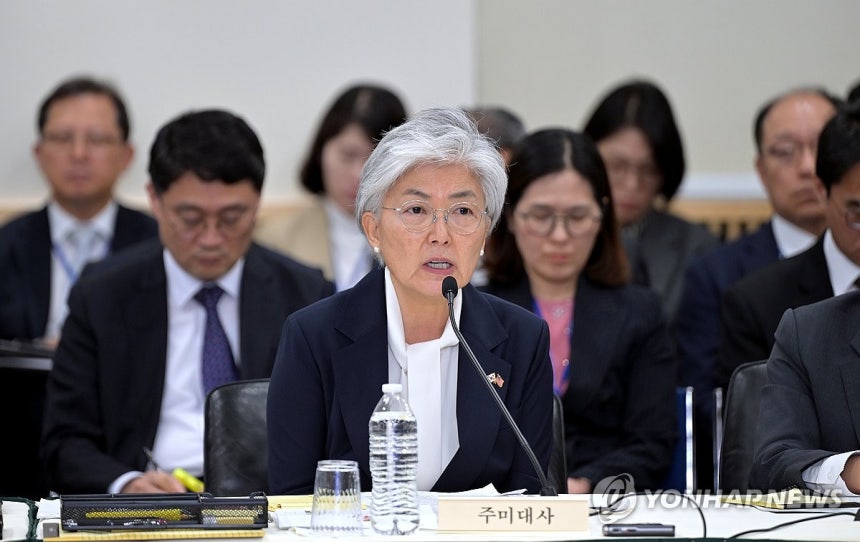 강경화 주미대사 국정감사 발언
(워싱턴=연합뉴스) 강경화 주미한국대사가 12일(현지시간) 워싱턴DC 주미한국대사관에서 열린 국회 외교통일위원회 국정감사에서 발언하고 있다. 2026.10.13 [주미한국대사관 제공. 