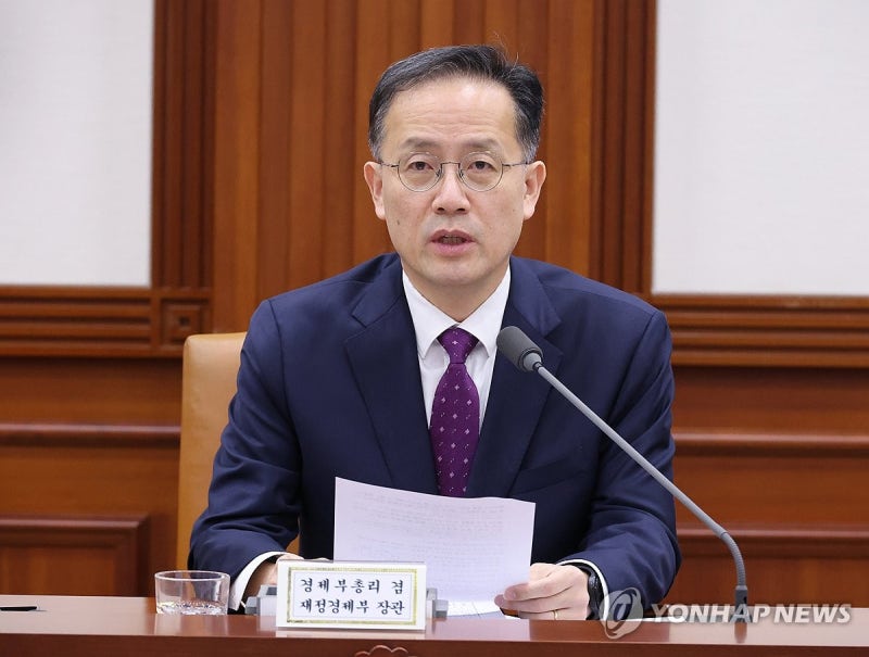 <b>이형일</b> "반도체 다음은 서비스산업…입법 협조 요청드린다"