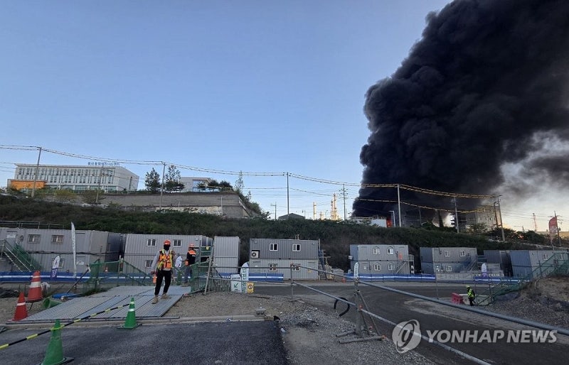 [속보] 소방 당국, <b>울산</b> 울주군 <b>온산읍 화재</b> 대응 1단계 발령