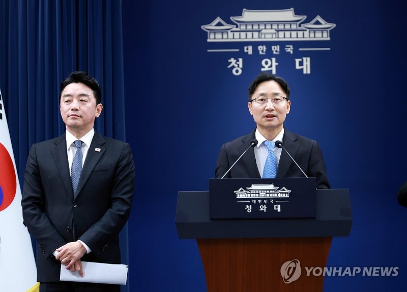 [2보] 李대통령, <b>신임 비서실장</b>에 <b>임광현</b> 국세청장 임명