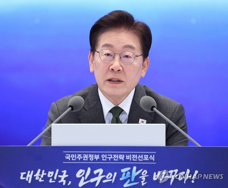 李대통령 <b>지지율</b> 44%…민주, 33%로 현정부 출범 후 최저치[NBS](종합)