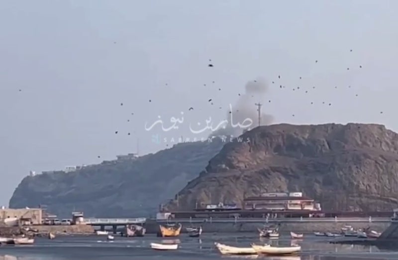 후티, <b>예멘</b> 아덴 <b>대통령궁</b> 미사일 <b>공격</b>…"총리·각료 무사"