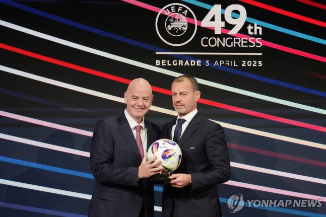 인판티노 FIFA 회장과 알렉산데르 체페린 UEFA 회장[AP=연합뉴스]