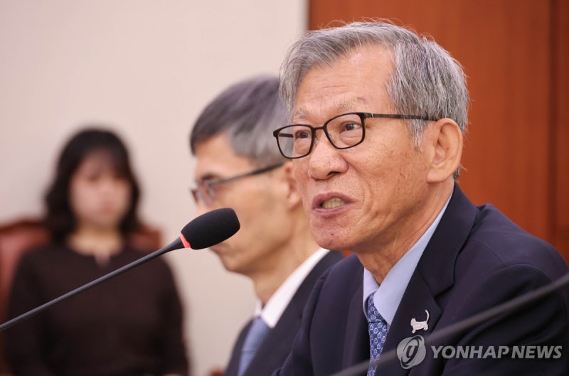 '<b>친일파 글씨</b>' 논란에…<b>유홍준</b> "전공자라 확신, 부끄럽다"