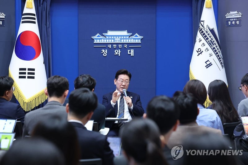 李대통령 "<b>전작권</b> 맡겨놓고 방치할 상황아냐…반드시 신속 <b>환수</b>"