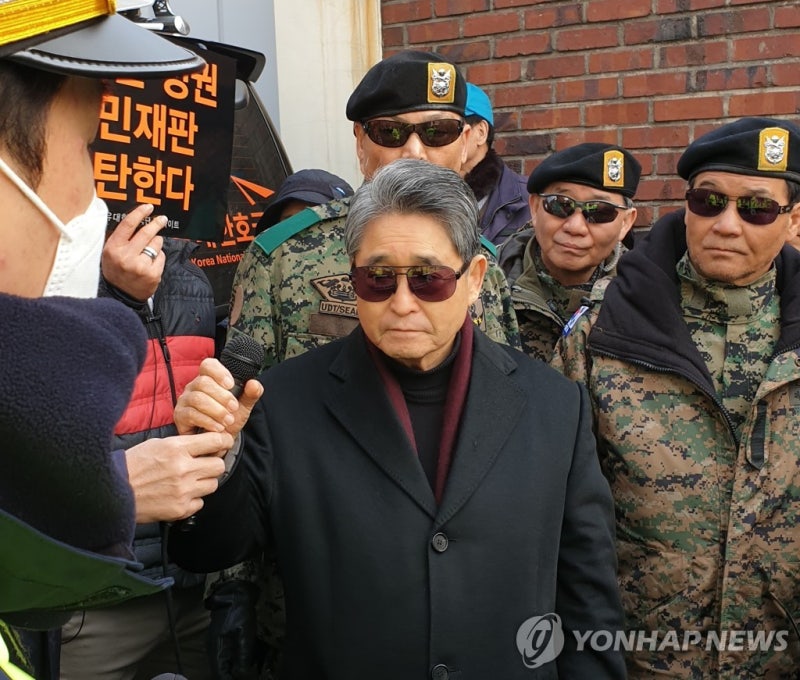 경찰, '<b>5·18</b> 북한군 개입설' 보수논객 <b>지만원</b> <b>구속영장</b> 신청