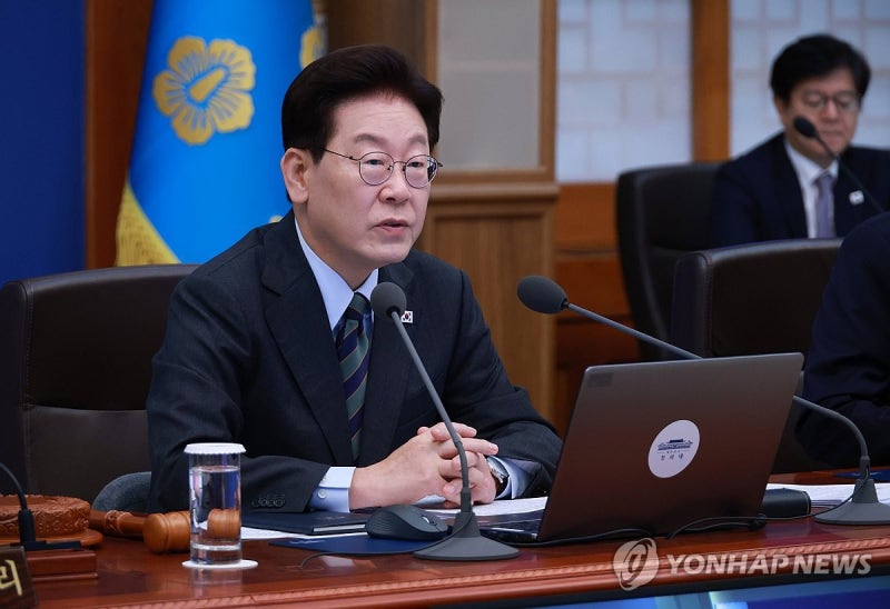 李<b>대통령</b> "관행·절차 얽매이지 말고 <b>주택공급 전격전</b> 펼치길"