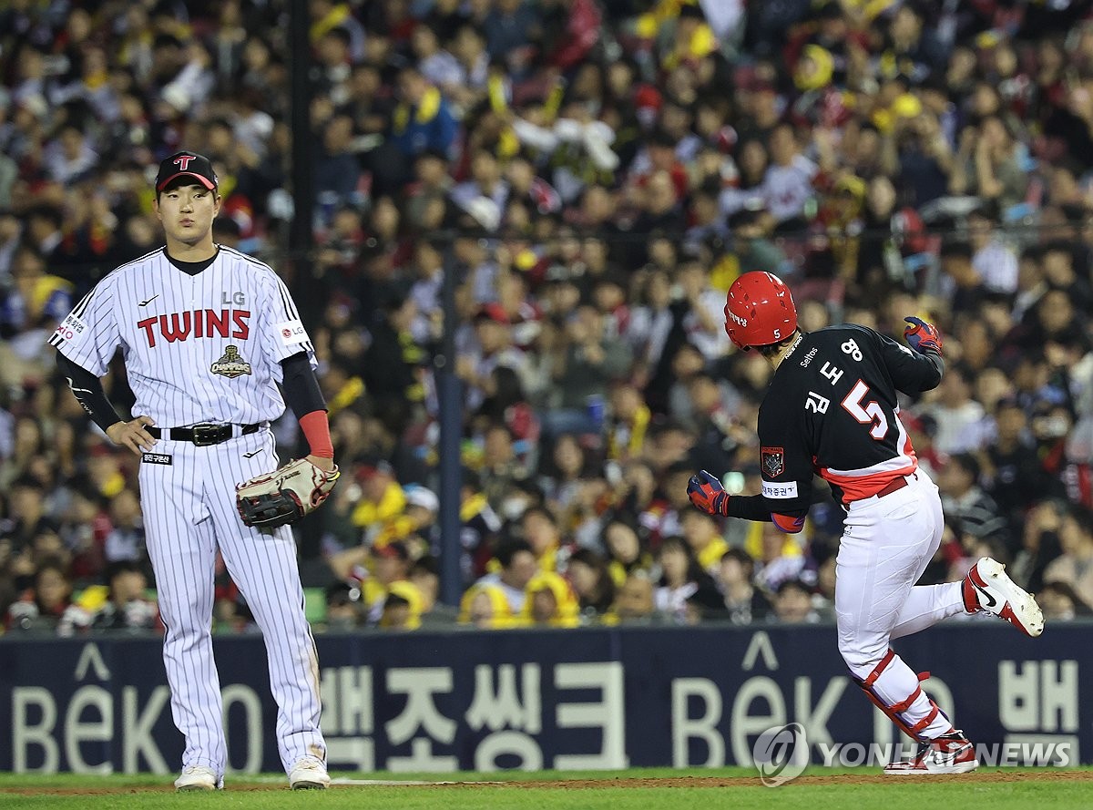 초대형 <b>만루포</b> 날린 KIA <b>김도영</b>