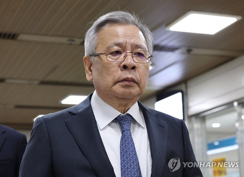 '<b>대장동</b> 금품' <b>박영수</b> 前특검 <b>2심</b> 징역 6년…'50억 약정' 무죄(종합)