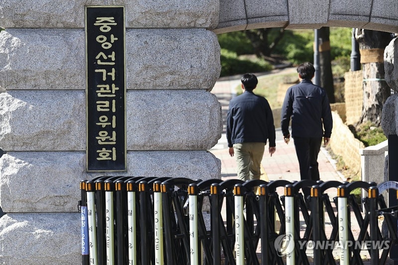 <b>선관위 직원</b>, 조사 다음날 숨진채 발견…특검 "강압수사 없었어"(종합)