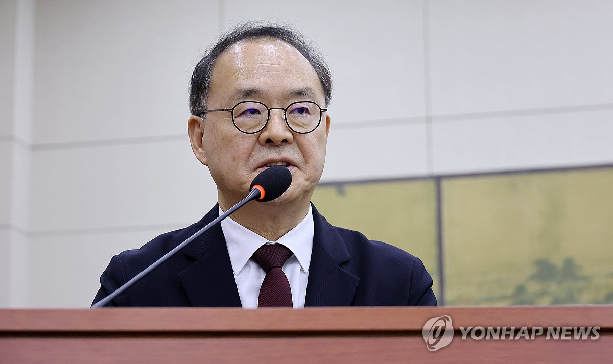 <b>이용수</b> 축구협회장 직무대행 "차기 회장 선거 12월 18일로 준비"