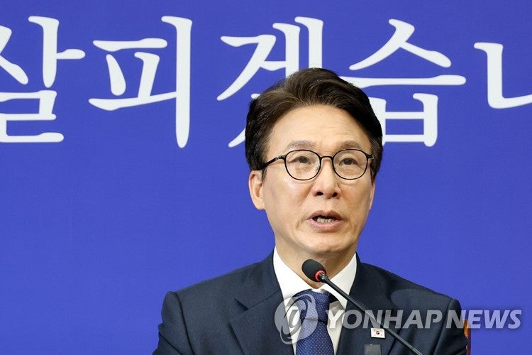 <b>김민석</b> "<b>가상자산 과세</b> 그대로할지 집중논의…연내 결론"