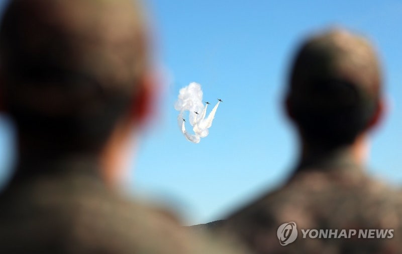 가을하늘 위 블랙이글스
