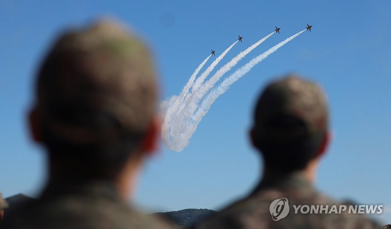 가을하늘 위 블랙이글스