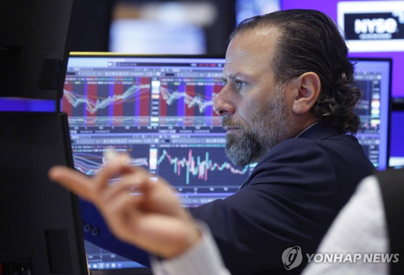 나스닥 2.6% 급락 AI 투자 우려로 기술주 전반에 부정적 영향